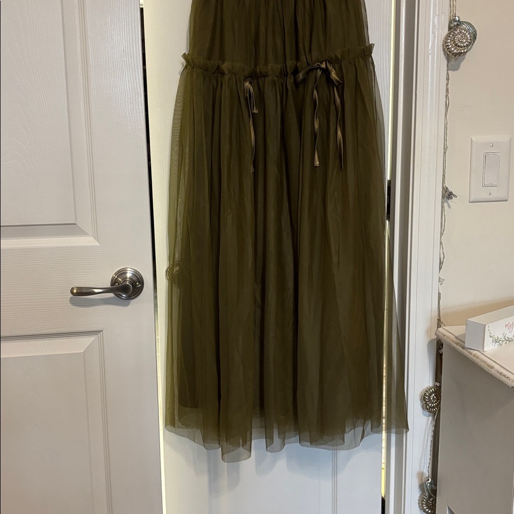 Elegant Olive Green Women's Dress - Picture 2 of 6